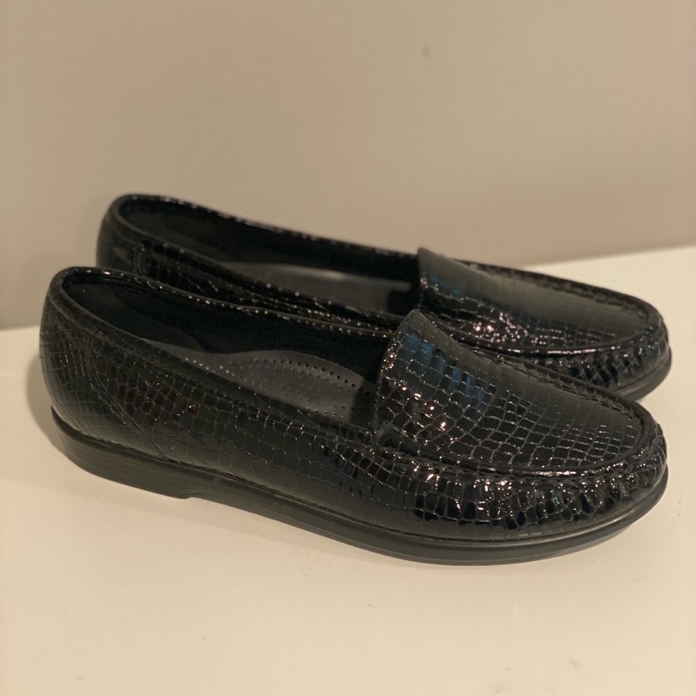 Simplify SAS  Black 9 Narrow Faux Leather Crocodile originally $165 loafe…